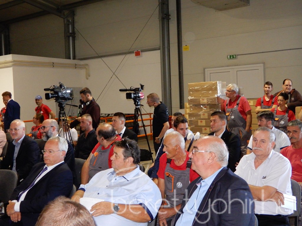 Szijjártó Péter látogatása a Mezei Vill-nél 14